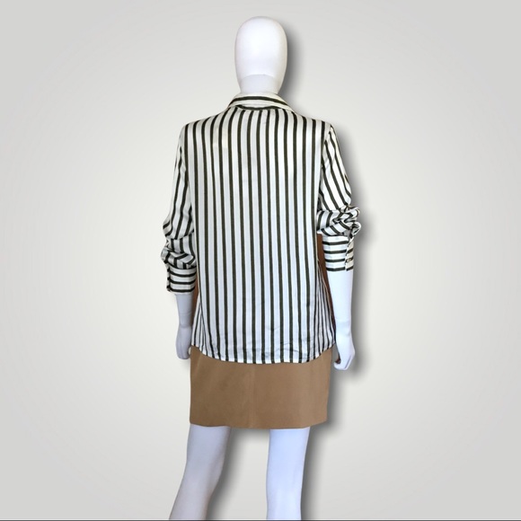 Line & Dot Stripe Long Sleeve Stripe Top - Picture 4 of 7